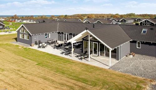 Twelve-Bedroom Holiday Home