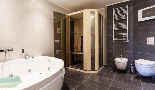 Superior King Suite