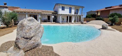 Apartment with Pool View 