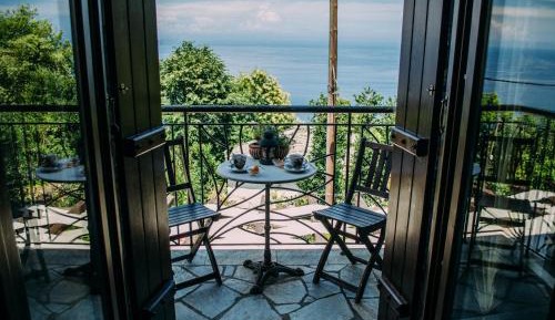 One-Bedroom Apartment with Panoramic View