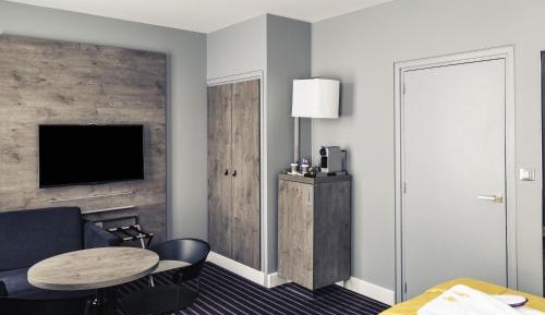 Privilege King Room with Sofa Bed