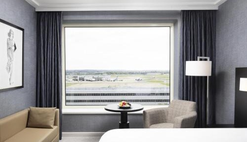 Luxury Queen Room with View - Lounge Access