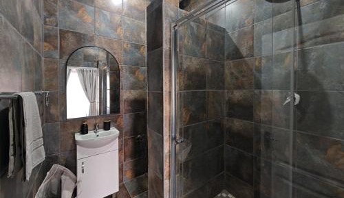 Deluxe Double Room with Shower
