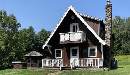 Three-Bedroom Holiday Home 