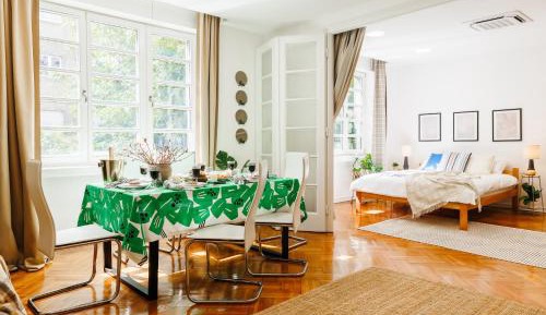 Four-Bedroom Deluxe Apartment