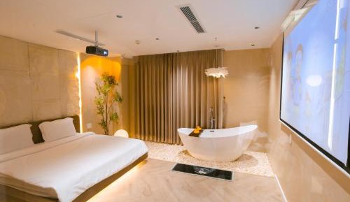 Deluxe Suite with Spa Bath