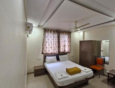 Deluxe Double Room (2 Adults + 1 Child)