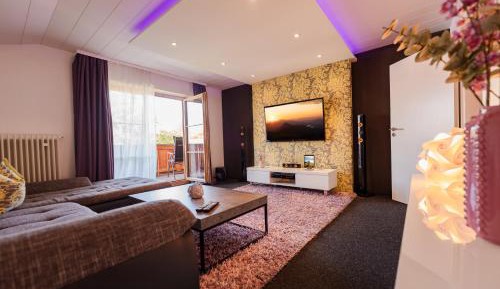 Apartment with Mountain View