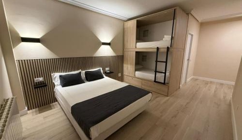Quadruple Room with Private Bathroom