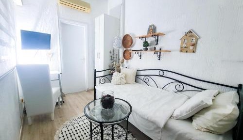 One-Bedroom Apartment with Garden View