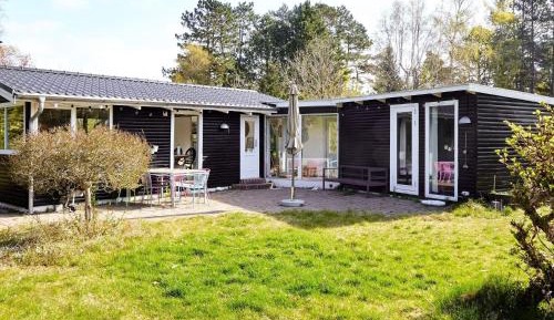 One-Bedroom Holiday Home
