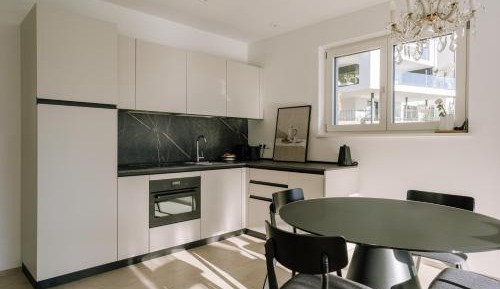 Apartment with Mountain View