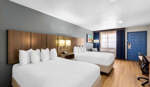 Queen Room with Two Queen Beds - Non-Smoking