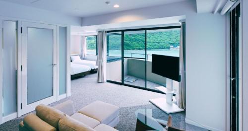 Standard Twin Room with Sea View