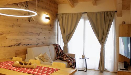 Three-Bedroom Apartment with Balcony