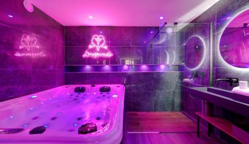 Studio with Spa Bath