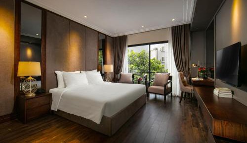 Deluxe Double Room with Side Sea View