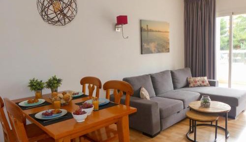 One-Bedroom Apartment with Pool View