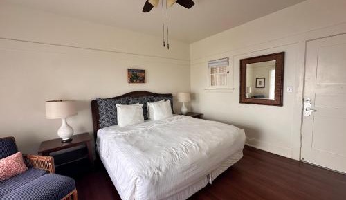 Standard Queen Room with Ocean View