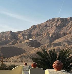 Two-Bedroom Apartment with Mountain View