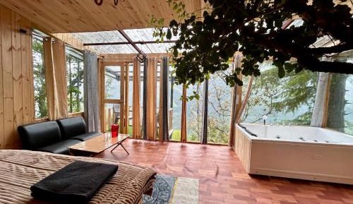 Suite with Hot Tub