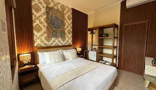 Queen Room with Garden View