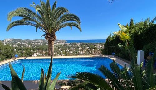Three-Bedroom Holiday Home 