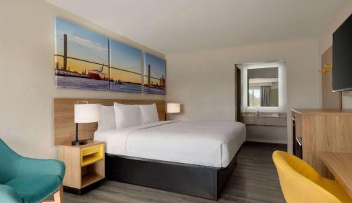 Deluxe King Room - Non-Smoking