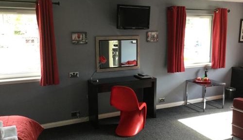 Deluxe King Suite