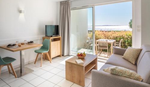 Studio (2-3 Adults) - Sea or Pool Side