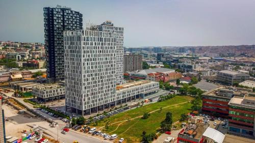 Deluxe One-Bedroom Apartment with City View