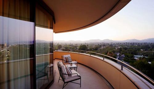 Suite with Terrace and Beverly Hills View
