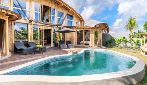 Villa with Garden View