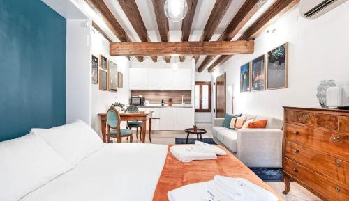 Studio Apartment with One Double Bed