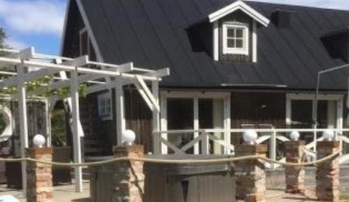 One-Bedroom Holiday Home
