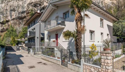 Three-Bedroom Apartment with Balcony