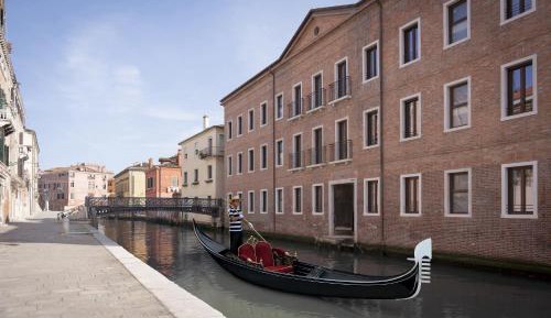Classic Apartment, Canal View B9