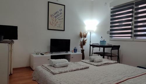 Deluxe Studio
