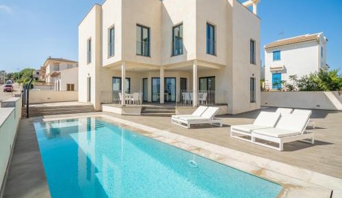 Six-Bedroom Villa 