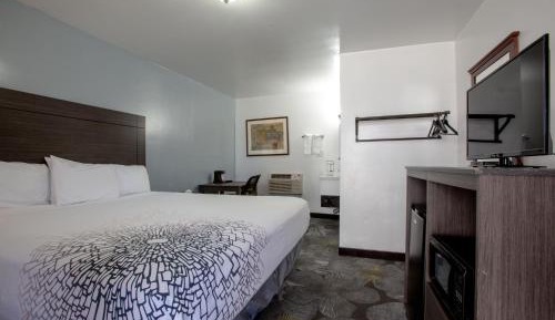 King Room - Non-Smoking