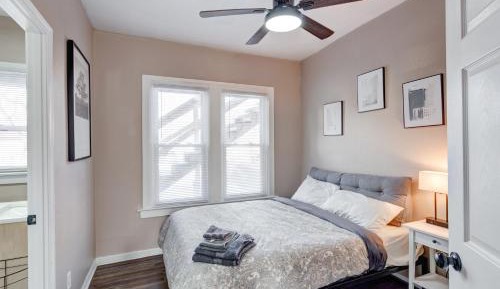 Deluxe One-Bedroom Apartment