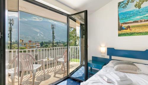 Double Room with Lake View 6