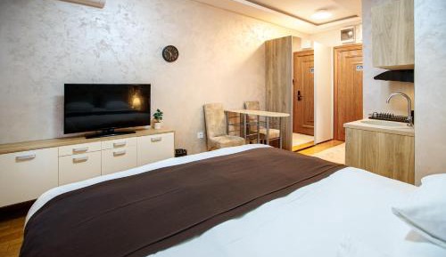 Deluxe Studio