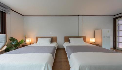 Standard Twin Room 4