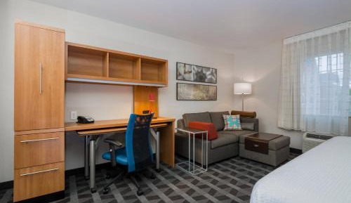 King Studio with Sofa Bed