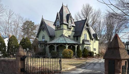 Four-Bedroom Holiday Home