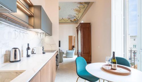 Deluxe Apartment