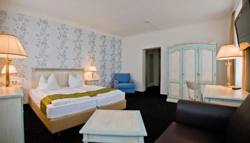 Double Room Rathaus possibility of 2 extra sofa beds