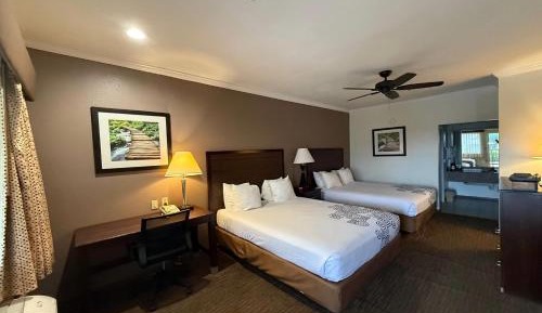 Queen Room with Two Queen Beds, Mobility Access Room and Tub with Grab bar, Non-Smoking