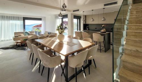 Five-Bedroom Holiday Home